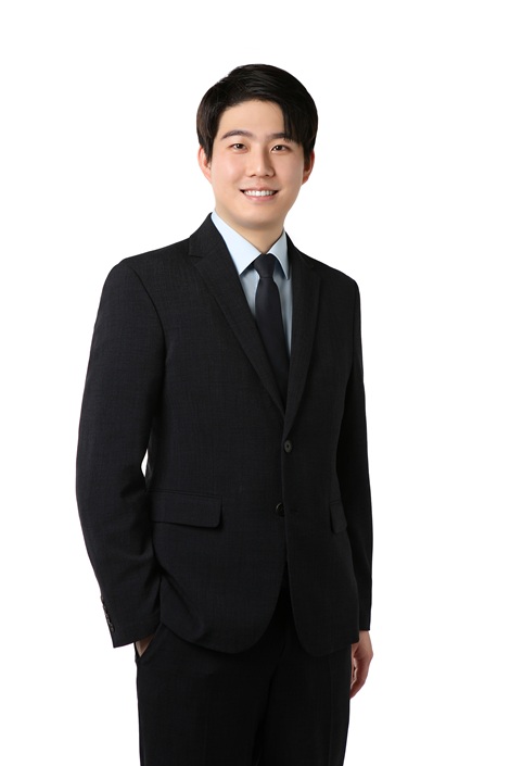 윤상보_전신_수정.jpg